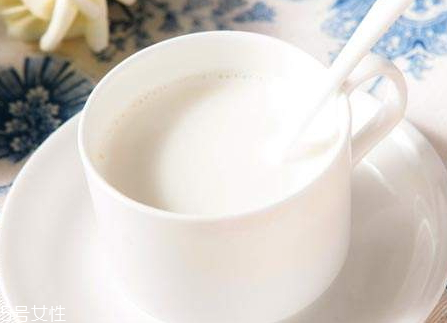 羊奶粉加蜂蜜可以喝吗,羊奶粉加蜂蜜可以喝吗早餐