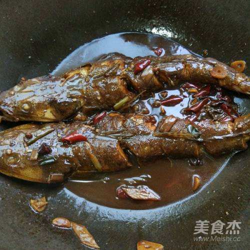 红烧鱼下吧做法 红烧里鱼怎样做?