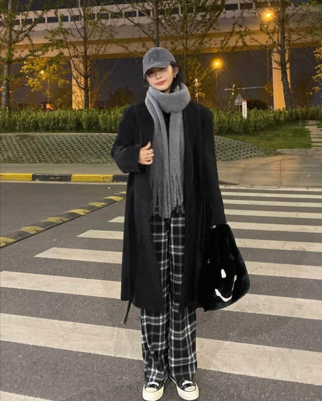 大衣搭配围巾 藏青色大衣搭配围巾