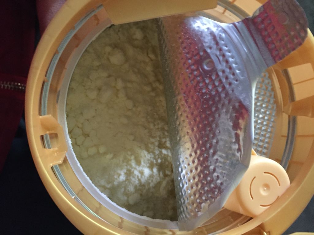 奶粉冲泡有结块正常吗 奶粉冲泡有结块正常吗会有什么影响
